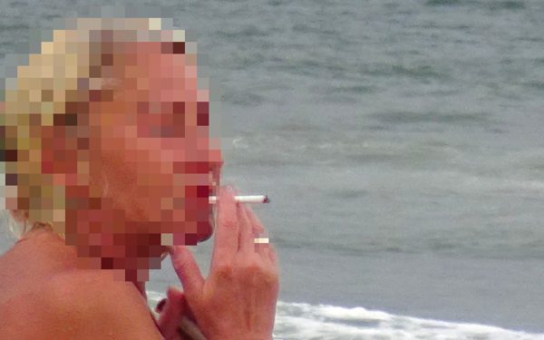 Vứt tàn thuốc lá trên bãi biển đẹp nhất hành tinh, sẽ bị xử lý thế nào ?