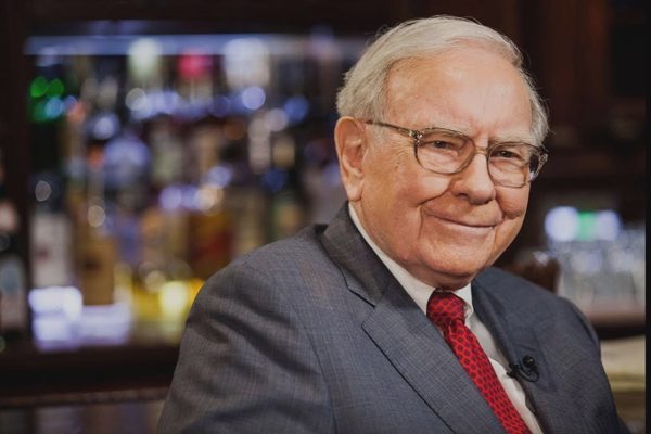 Warren Buffett tuổi 96: Nghỉ hưu xem YouTube và bài học cân bằng cuộc sống