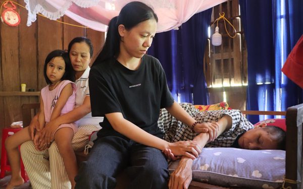 Xã vận động xây nhà mới cho nữ sinh viên Bách khoa chăm mẹ nằm một chỗ