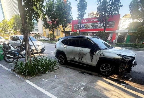 Xác định nghi phạm vụ đốt ô tô trên đường phố ở Huế
