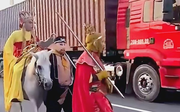 Xác minh clip '4 thầy trò Đường Tăng' cưỡi ngựa, đi bộ vào làn ô tô đường Phan Văn Khải