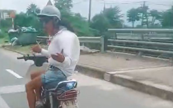 Xác minh clip thanh niên thả 2 tay, 'làm xiếc' trên xe máy giữa quốc lộ 1