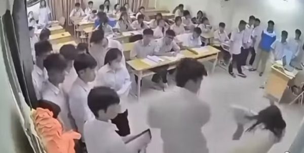 Xác minh học sinh đánh cô giáo ngay trong lớp học ở Hà Nội