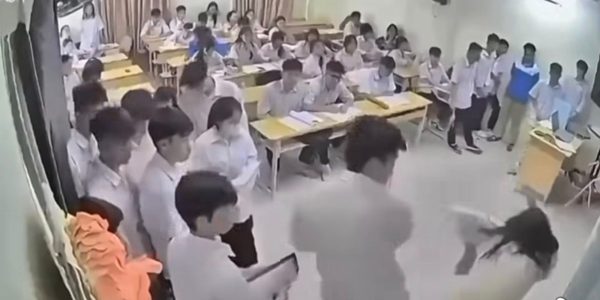 Xác minh học sinh đánh cô giáo ngay trong lớp học ở Hà Nội