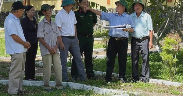 Xác minh mộ chôn tập thể liệt sĩ dưới sân trụ sở Đảng ủy xã Hiệp Đức