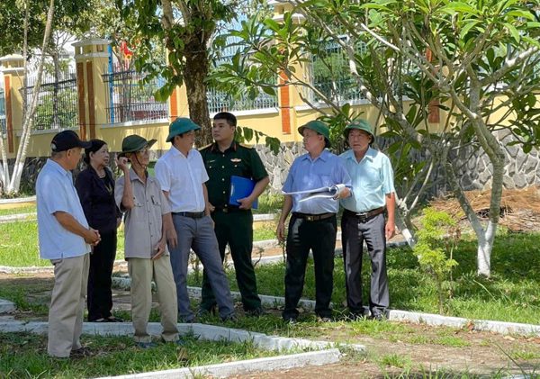 Xác minh thông tin nghi mộ liệt sĩ trong khuôn viên sân Đảng ủy xã ở Đà Nẵng
