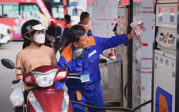 Xăng sinh học E5RON92 mức II có giá 26.390 đồng/lít