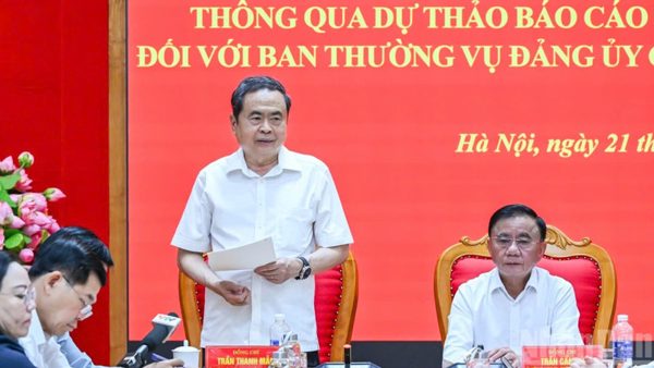 Xây dựng đội ngũ có bản lĩnh chính trị, tư duy chiến lược, năng lực dự báo, tổng kết thực tiễn