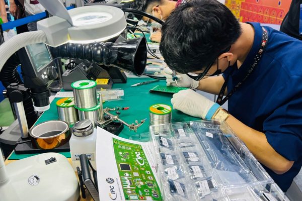 Xây dựng hệ tri thức doanh nghiệp