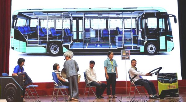 Xây dựng hình ảnh thân thiện cho nhân viên xe buýt Thủ đô