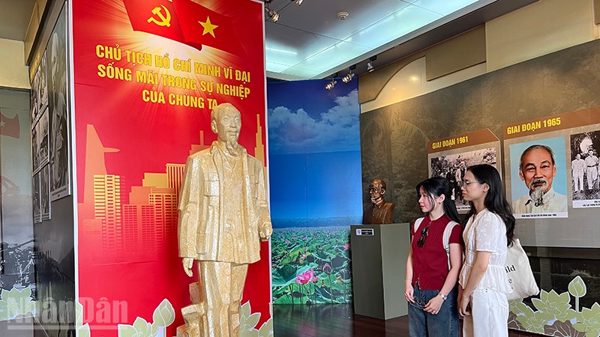 Xây dựng không gian văn hóa Hồ Chí Minh trên môi trường số, gắn với phát triển công nghiệp văn hóa