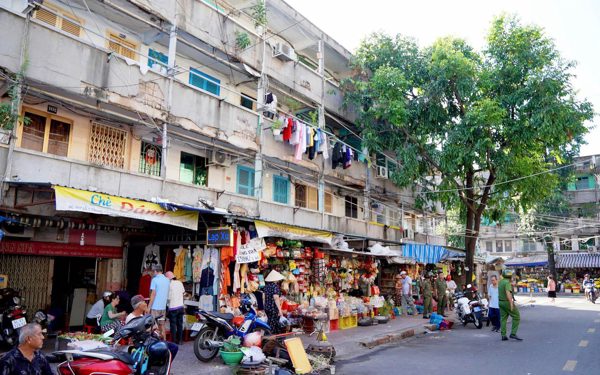 Xây lại chung cư cũ, cư dân được bồi thường, tái định cư ra sao?