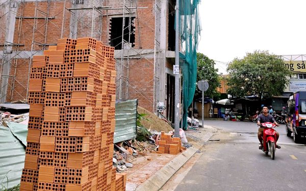 Xây nhà, hoàn công cũng 'kêu' ký giáp ranh, vì sao?