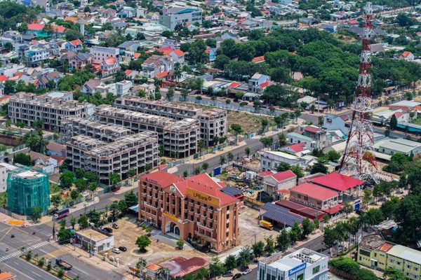 Xây nhà sang đất hàng xóm vẫn không bị tháo dỡ, chỉ phải bồi thường 3,5 triệu