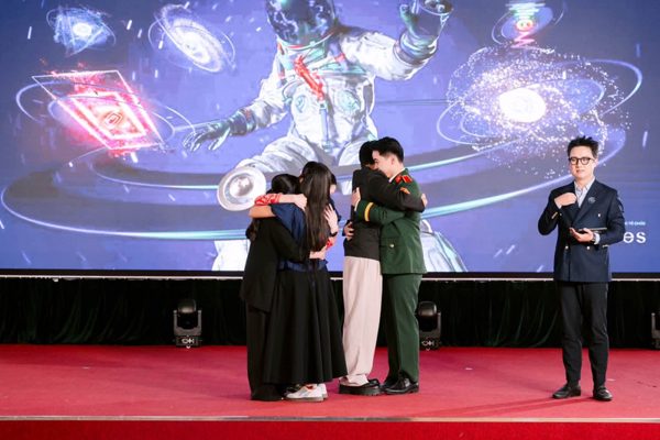 Xảy ra bất cứ việc gì, đầu tiên “Hãy gọi cho con”