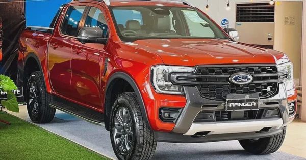 Xe bán tải sụt giảm doanh số, Ford Ranger đòi lại ngôi đầu từ tay Toyota Hilux