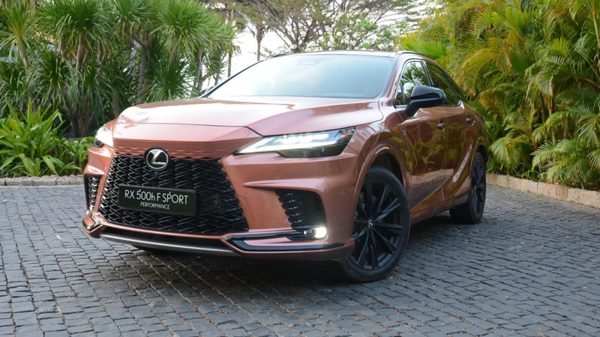 Xe bán chạy nhất của Lexus được làm mới