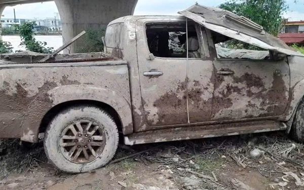 Xe bán tải chứa bộ xương người dưới kênh: Nhiều câu hỏi từ hiện trường