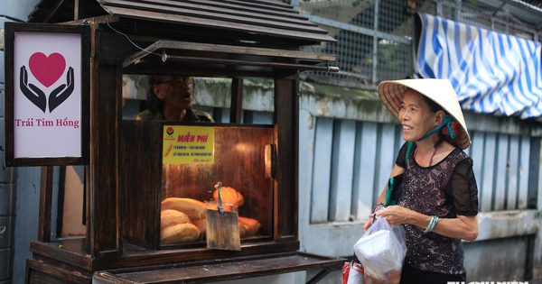 Xe bánh mì không người bán giữa trung tâm TP.HCM bất ngờ có thêm món mới