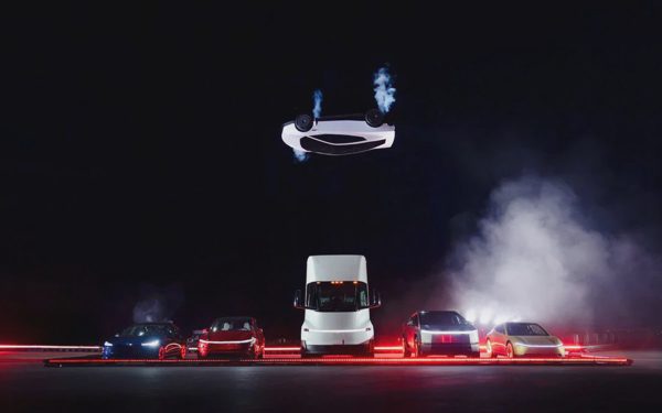 'Xe bay' Tesla Roadster mở bán ở Đông Nam Á: Cọc 6,8 tỉ, là bản tay lái thuận như ở Việt Nam