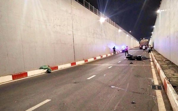 Xe ben va chạm xe máy trong hầm chui Phan Thúc Duyện, đôi nam nữ tử vong