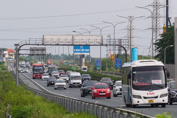 Xe bị chen vào khoảng cách an toàn không coi là vi phạm