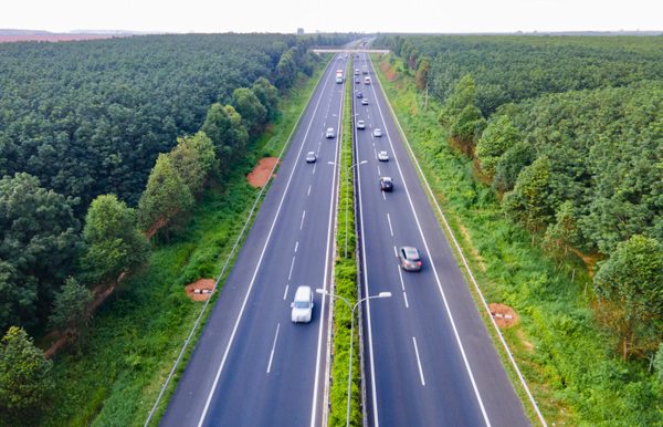 Xe chạy cao tốc có giảm mạnh vì lo ngại xử phạt lỗi khoảng cách an toàn?