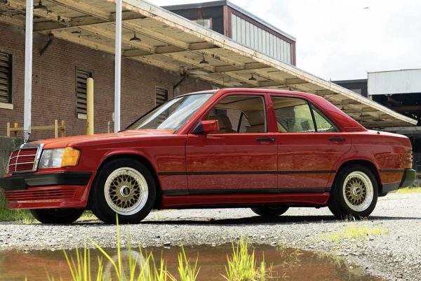 Xế cổ Mercedes-Benz 190E đời 1984 độ turbo độc nhất vô nhị