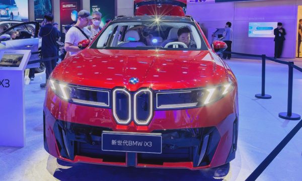 Xe điện BMW hút khách đặt cọc dù không có xe trưng bày
