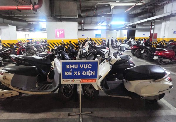 Xe điện tăng nhanh, chung cư Hà Nội loay hoay tìm chỗ sạc
