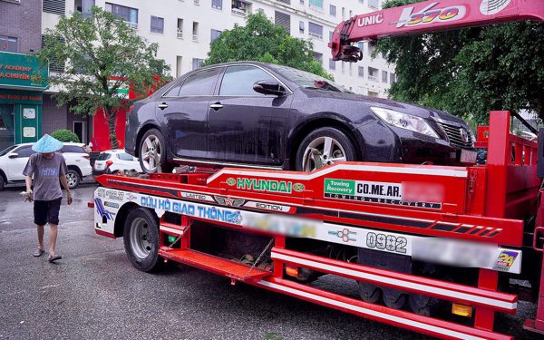 Xe hơi, xe máy ngập nước chết máy la liệt ở Vinh sau cơn mưa lịch sử 41 năm