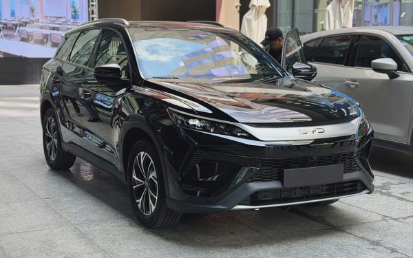 Xe hybrid cắm sạc mới xuất hiện ở Việt Nam, giá ước tính hơn 700 triệu, cạnh tranh Mazda CX-5
