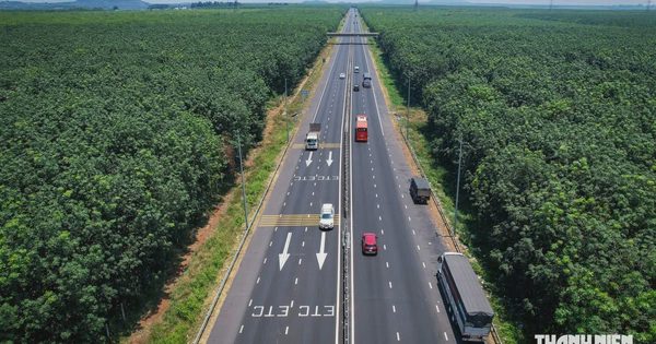 Xe khác bất ngờ 'điền vào chỗ trống', tài xế có bị phạt không giữ khoảng cách an toàn?