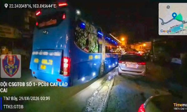 Xe khách chở quá 13 người, tài xế và chủ phương tiện bị phạt gần 100 triệu đồng