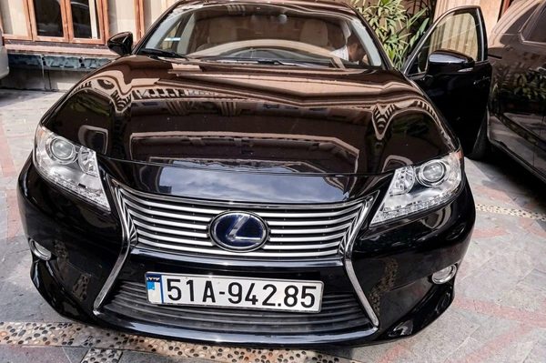 Xe Lexus từng đấu giá 'ế' của bà Trương Mỹ Lan có chủ mới