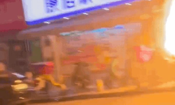 Xe máy điện cháy như phóng tên lửa