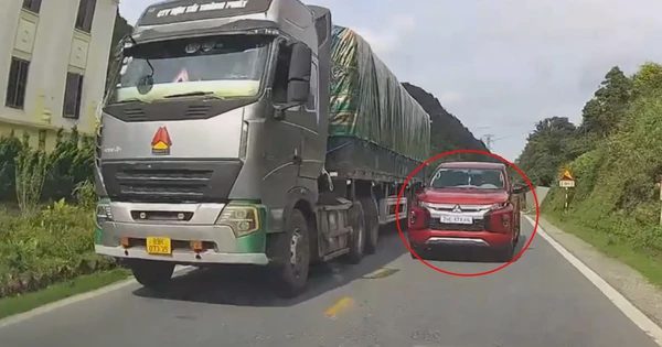 Xe sau nháy đèn xin vượt, tài xế phía trước không nhường đường có sai luật?