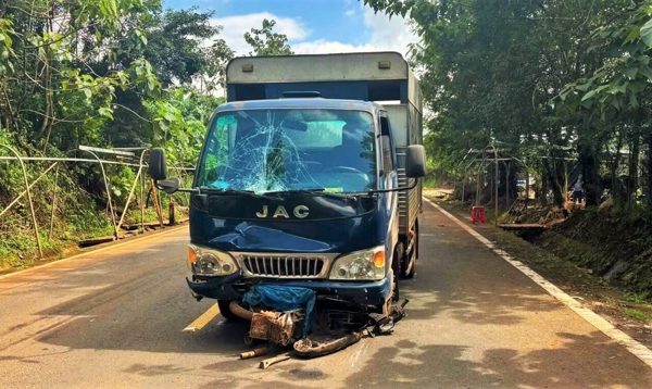 Xe tải tập lái va chạm xe máy ở Gia Lai, 1 người tử vong