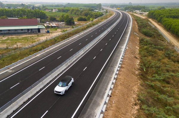 Xe tập lái gây cản trở giao thông thế nào?