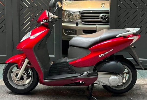 Xe tay ga Ý Honda Dylan 20 năm tuổi giá đắt hơn SH Mode 2026
