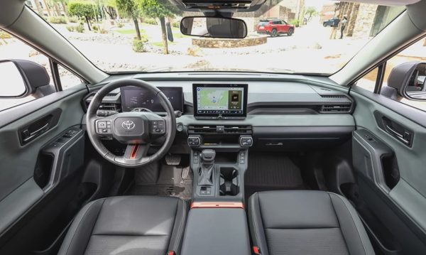 Xe Toyota có thể tự chụp ảnh theo ánh mắt của tài xế