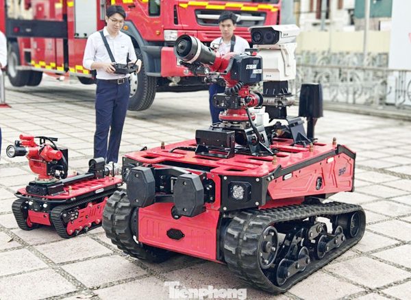 Xem robot chữa cháy điều khiển từ xa tại triển lãm quốc tế 2026