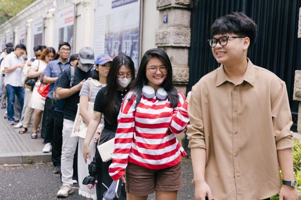 Xếp hàng thăm tòa nhà mỗi năm chỉ mở một lần ở TPHCM