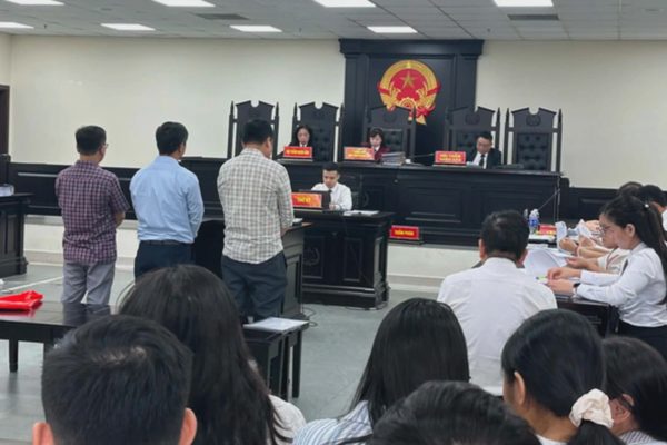 Xét xử cựu hiệu trưởng "ăn chặn tiền A80" của sinh viên