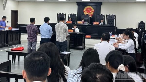 Xét xử cựu hiệu trưởng Cao đẳng Du lịch Hà Nội vụ "ăn chặn" tiền A80