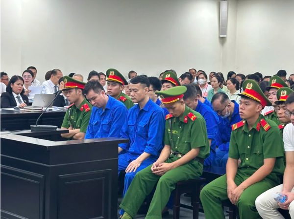 Xét xử nhóm sản xuất 187.000 hộp sữa giả, hối lộ và 'chạy án'