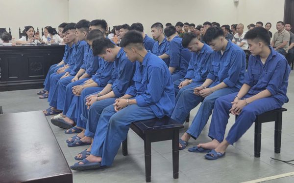 Xét xử nhóm thanh niên mang kiếm đi ‘bừa’, gặp ai gây sự thì đánh