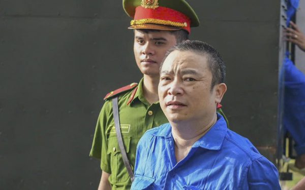 Xét xử vụ Viện Pháp y tâm thần: Thu giữ thùng các tông 4,5 tỉ đồng, 11 sổ tiết kiệm, 8 sổ đỏ của cựu viện trưởng