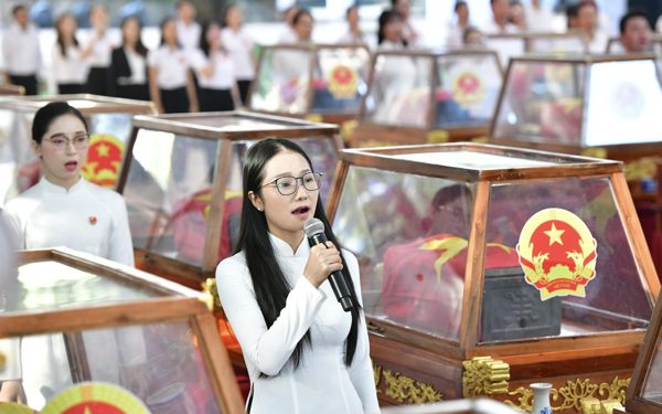 'Xin dâng hương những linh hồn bất tử' vang lên trong Tổng duyệt Lễ truy điệu, an táng liệt sĩ tại công viên Lê Thị Riêng