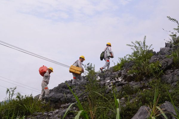 Xoá lõm sóng ở vùng cao mở đường cho sinh kế người dân